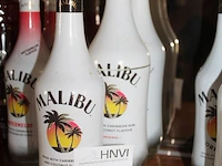 Drie flessen malibu original. - afbeelding 2 van  2