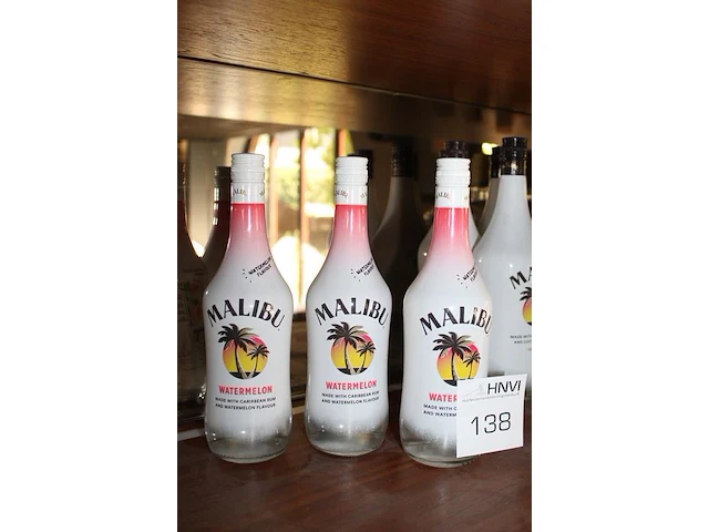 Drie flessen malibu watermelon. - afbeelding 2 van  2
