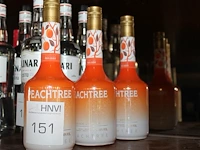 Drie flessen peach tree. - afbeelding 1 van  2