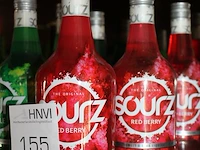 Drie flessen sourz red berry. - afbeelding 2 van  2