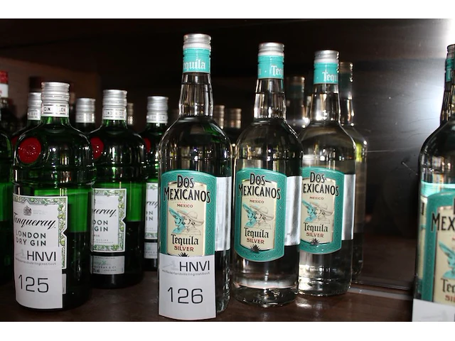 Drie flessen tequila dos mexicanos. - afbeelding 1 van  2