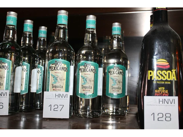 Drie flessen tequila dos mexicanos. - afbeelding 1 van  2