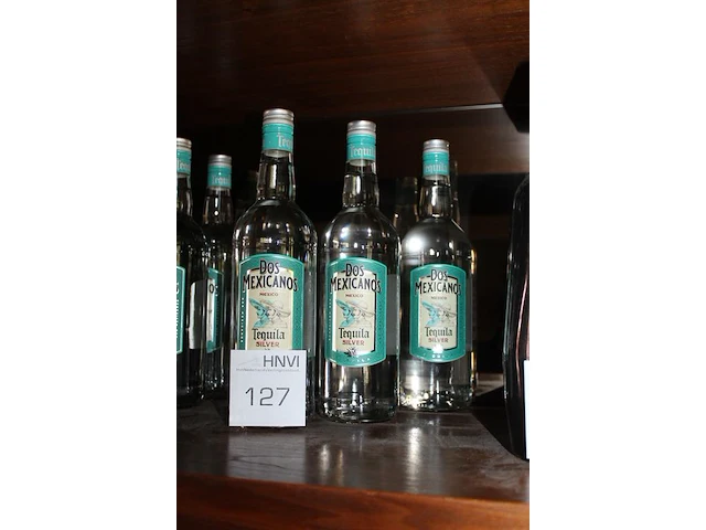 Drie flessen tequila dos mexicanos. - afbeelding 2 van  2