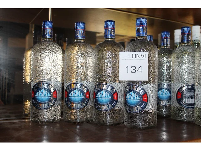 Drie flessen vodka esbjaerg. - afbeelding 1 van  2