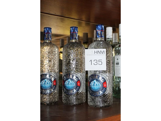 Drie flessen vodka esbjaerg. - afbeelding 2 van  2