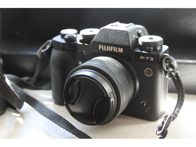 Drie fujifilm body's twee x x-t2 en een x-t3 allen met defecten - afbeelding 2 van  5