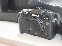 Drie fujifilm body's twee x x-t2 en een x-t3 allen met defecten - afbeelding 4 van  5