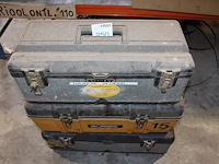 Drie gereedschapskisten. - afbeelding 1 van  2