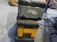 Drie gereedschapskisten. - afbeelding 2 van  2