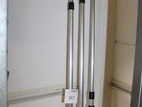 Drie gipshulpjes. - afbeelding 2 van  3