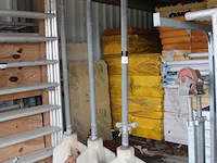 Drie hekwerkpalen met betonvoet. hoogte met voet 273 cm. - afbeelding 3 van  4