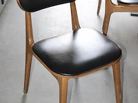Drie horecatafels met 6 houten stoelen. afmeting tafels 60 x 70 x 75 cm onderdeel van combinatiekavel combinatie van kavels g001, g013, g014 en g015 zijnde 15 horecatafels in diverse afmetingen met 50 houten stoelen. - afbeelding 3 van  4