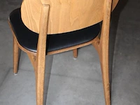 Drie horecatafels met 6 houten stoelen. afmeting tafels 60 x 70 x 75 cm onderdeel van combinatiekavel combinatie van kavels g001, g013, g014 en g015 zijnde 15 horecatafels in diverse afmetingen met 50 houten stoelen. - afbeelding 4 van  4