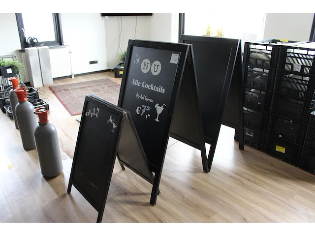 Drie houten stoepborden in twee maten waaronder 70 x 120 cm. - afbeelding 1 van  2