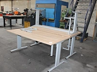 Drie in hoogte verstelbare werktafels met afm. 180 x 90 cm, tafels hebben draad toevoer gat in blad - afbeelding 1 van  3