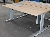 Drie in hoogte verstelbare werktafels met afm. 180 x 90 cm, tafels hebben draad toevoer gat in blad - afbeelding 2 van  3