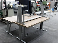 Drie in hoogte verstelbare werktafels met afm. 180 x 90 cm, tafels hebben draad toevoer gat in blad - afbeelding 3 van  3