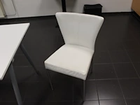 Drie kunstlederen stoelen - afbeelding 3 van  3