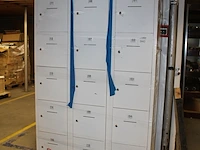 Drie lockerkasten. afmeting 41 cm x 45 cm x 190 cm - afbeelding 1 van  2