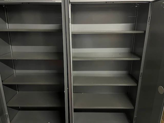 Drie magazijnkasten. afmeting 100 x 45 x 195 cm - afbeelding 3 van  3