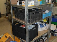 Drie magazijnstellingen 90 x 60 x 178 cm gevuld met bouw- en klusproducten waaronder schroeven, lakken, han... - afbeelding 3 van  10