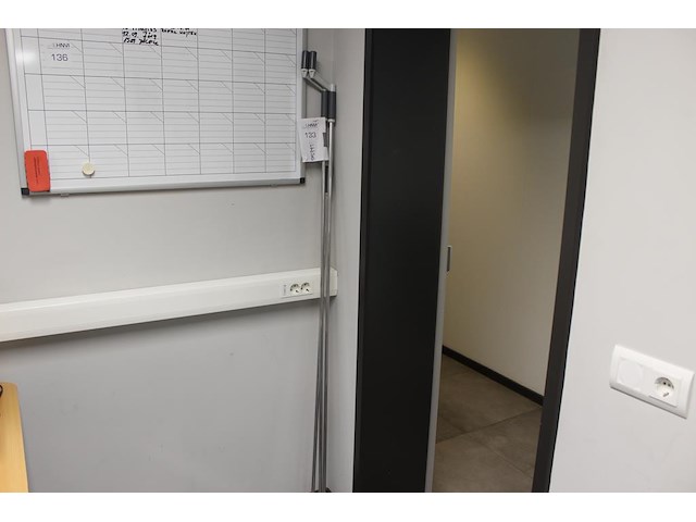 Drie manuele raamopeners in twee lengtes. - afbeelding 1 van  3