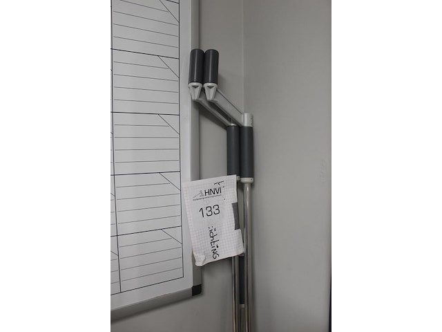 Drie manuele raamopeners in twee lengtes. - afbeelding 2 van  3