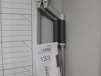 Drie manuele raamopeners in twee lengtes. - afbeelding 2 van  3