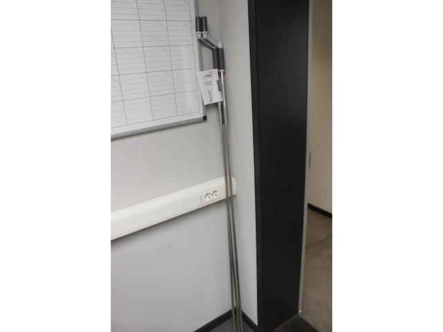 Drie manuele raamopeners in twee lengtes. - afbeelding 3 van  3