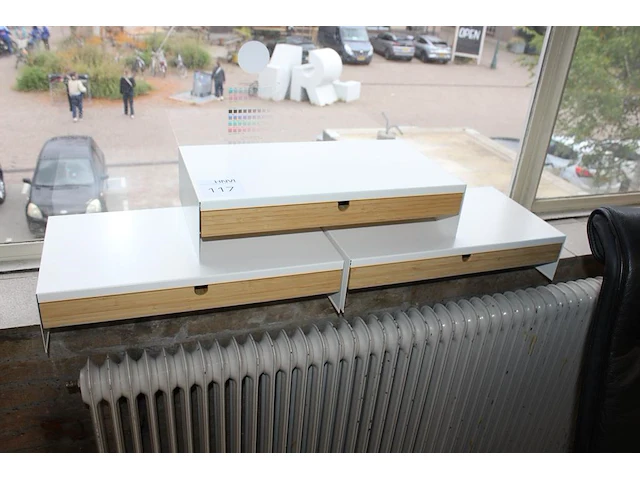 Drie monitorverhogers met lade ikea. - afbeelding 1 van  2