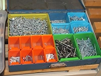 Drie organisers met o.a. bevestigingsmaterialen. - afbeelding 2 van  3