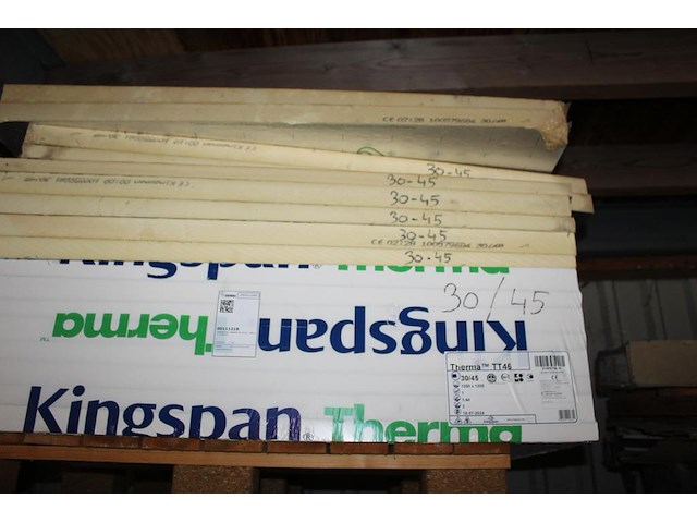 Drie pallets en stapel met pir platen 120 x 120 cm in o.a. de diktes 45, 60 en 75 cm. ca. 40 platen. - afbeelding 3 van  3