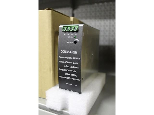 Drie power supplies nn type dc48v5a-din, input 100 v - 240 v, max. output 250 w, afm. 12,35 x 4,10 x 11 cm - afbeelding 2 van  2