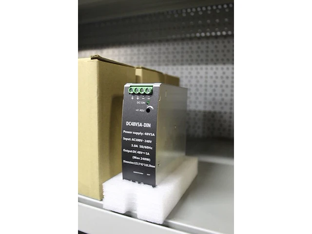 Drie power supplies nn type dc48v5a-din, input 100 v - 240 v, max. output 250 w, afm. 12,35 x 4,10 x 11 cm - afbeelding 2 van  2