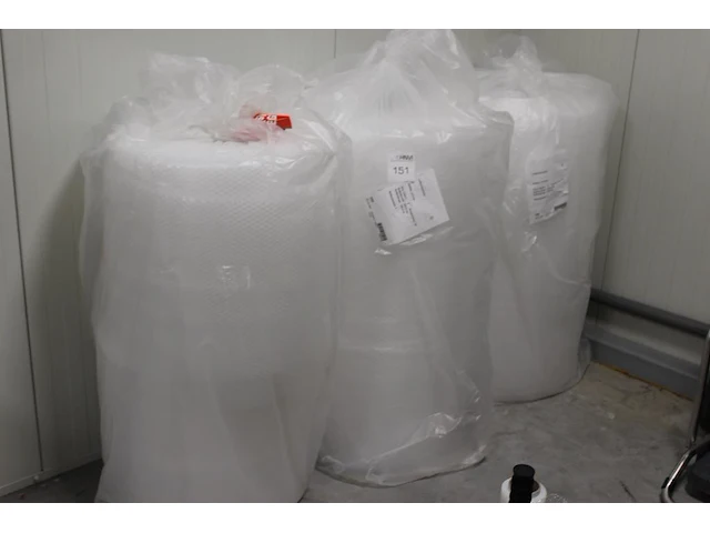 Drie rollen bubbelfolie met breedte 100 cm. - afbeelding 1 van  2