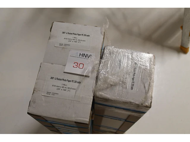 Drie rollen fotopapier rocket pe250 satin 610 mm x 45 m; 50.8 mm nieuw in doos.. - afbeelding 1 van  3