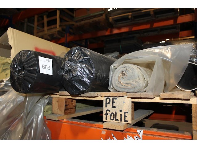 Drie rollen pe folie. - afbeelding 1 van  2