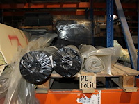 Drie rollen pe folie. - afbeelding 2 van  2