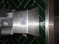 Drie rvs dispencers waaronder zeep- en tissuedispencer. - afbeelding 2 van  2