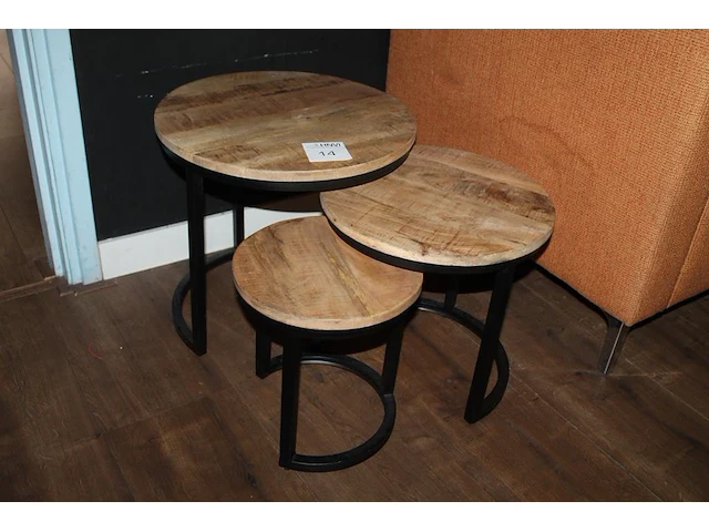 Drie salontafels met doorsnede 49 cm, 39 cm en 29 cm. - afbeelding 1 van  1