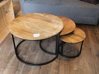 Drie salontafels met doorsnede 74, 60 cm en 48 cm.