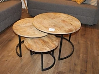 Drie salontafels met doorsnedes 72 cm 58 cm en 42 cm. - afbeelding 1 van  2