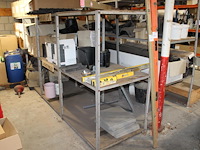 Drie stellingen met houten legbladen. afmeting 303 x 80 x 214 cm en 400 x 80 x 157 cm. en 400 x 160 x 157cm. - afbeelding 2 van  4