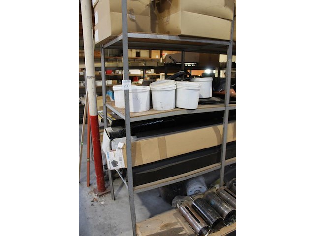 Drie stellingen met houten legbladen. afmeting 303 x 80 x 214 cm en 400 x 80 x 157 cm. en 400 x 160 x 157cm. - afbeelding 4 van  4