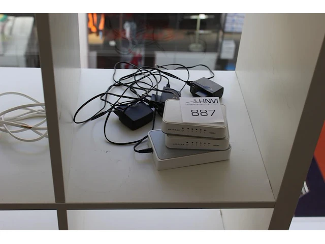 Drie switches w.o. netgear - afbeelding 1 van  2