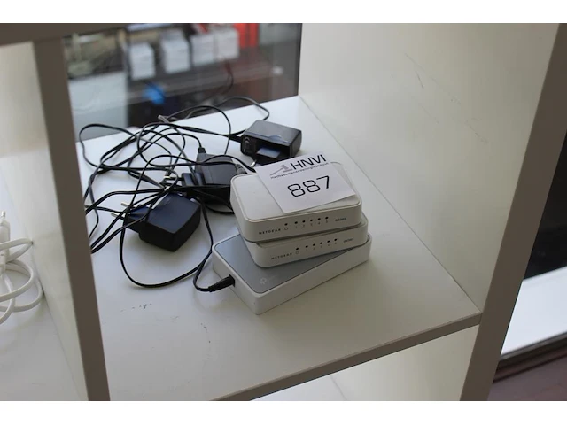 Drie switches w.o. netgear - afbeelding 2 van  2