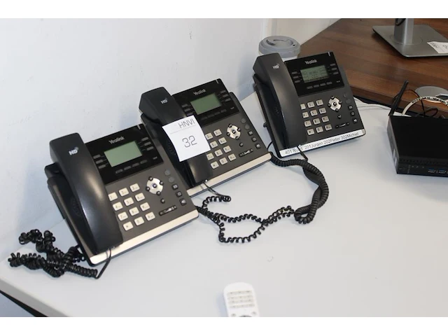 Drie telefoons yealink t41p. - afbeelding 2 van  2