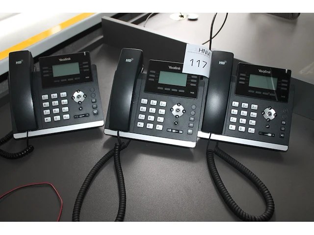 Drie telefoontoestellen yealink ultra-elegant gigabit ip phone sip-t48g. - afbeelding 1 van  1