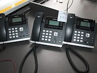 Drie telefoontoestellen yealink ultra-elegant gigabit ip phone sip-t48g. - afbeelding 1 van  1