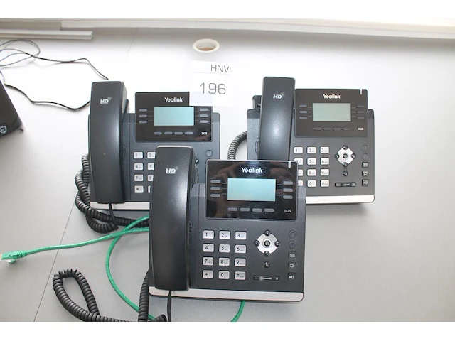 Drie telefoontoestellen yealink ultra-elegant gigabit ip phone sip-t48g. - afbeelding 1 van  2